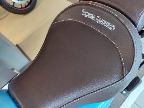 Royal Enfield Meteor 350 Supernova Blue accessoriata - immagine 4