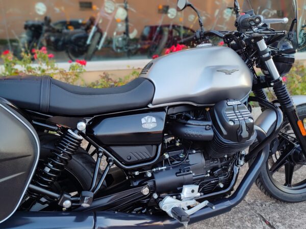 Moto Guzzi V7 Stone IV  pochi km - pluriaccessoriata - garantita - finanziabile