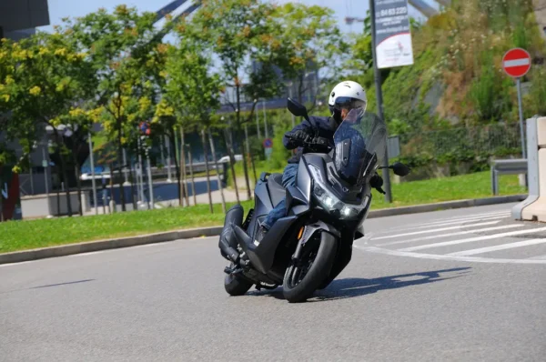 Voge SR3 300 pronta consegna - PROMO Finanziamenti - immagine 3