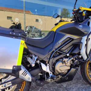 QJMOTOR SVT650X seminuova - accessoriata - km1600