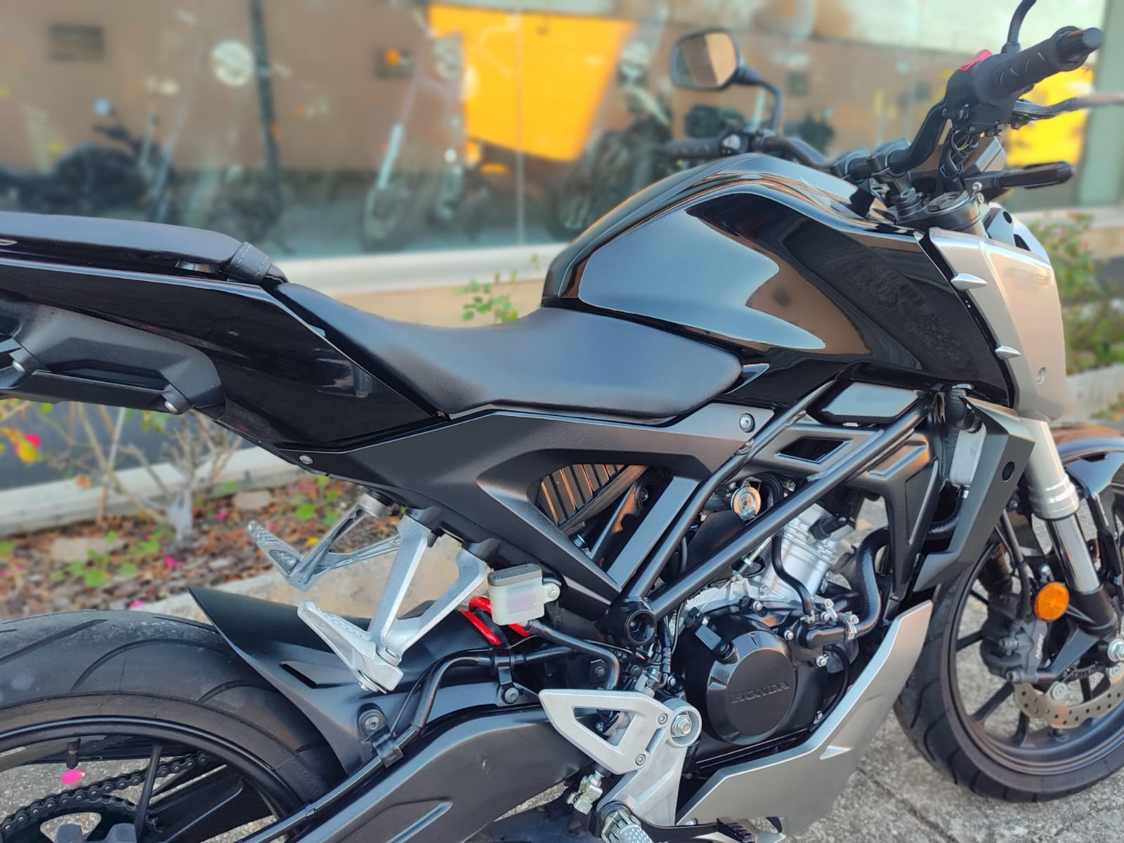 Honda CB125R ottime condizioni - tagliandata - garanzia