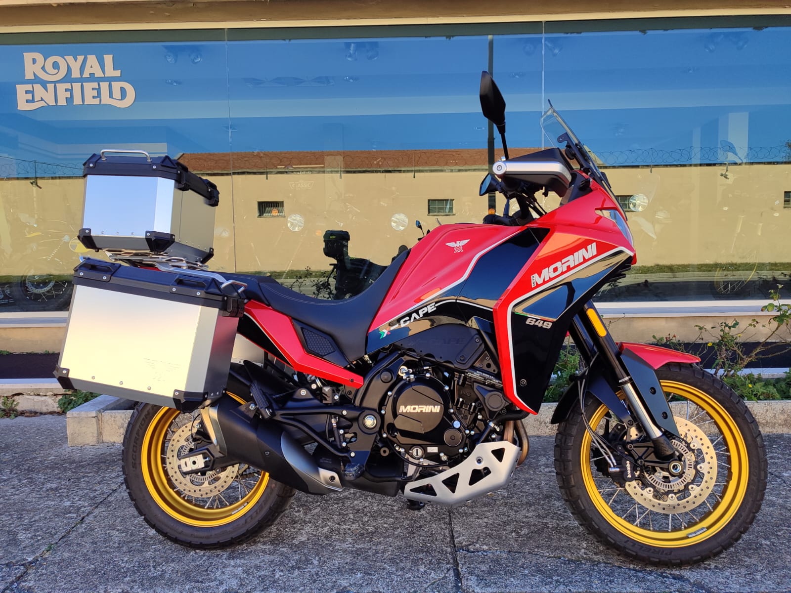 Moto Morini X Cape 650 Gold Wheels - Seminuova - Pluriaccessoriata - Km 3980 - immagine 3