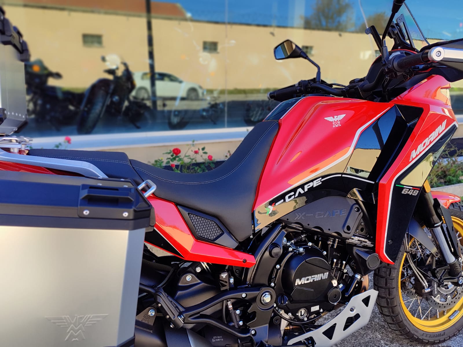 Moto Morini X Cape 650 Gold Wheels - Seminuova - Pluriaccessoriata - Km 3980 - immagine 2