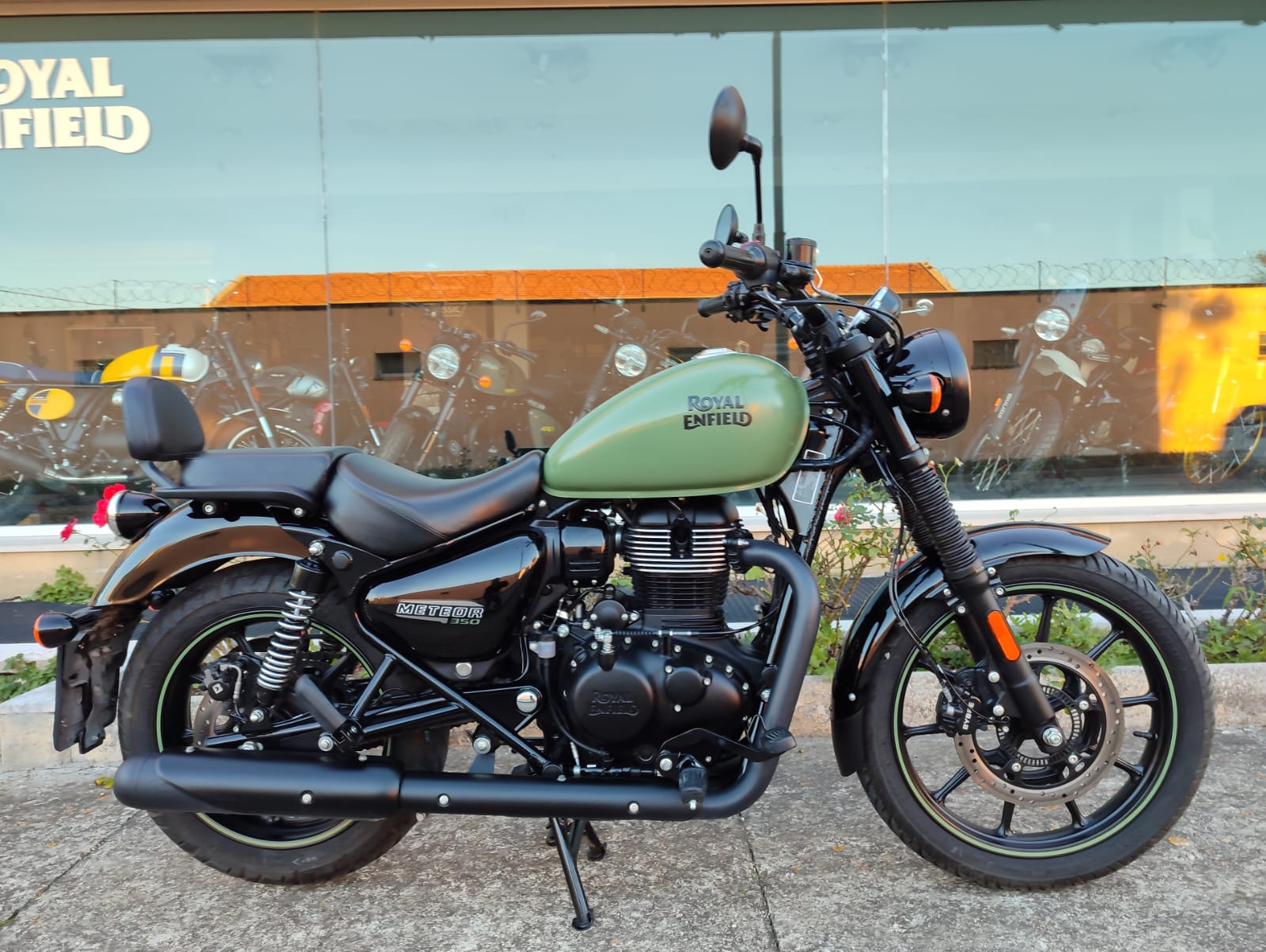 Royan Enfield Meteor 350 Fireball Matt Green Km 3650 - Pluriaccessoriata - garanzia Ufficiale - immagine 3