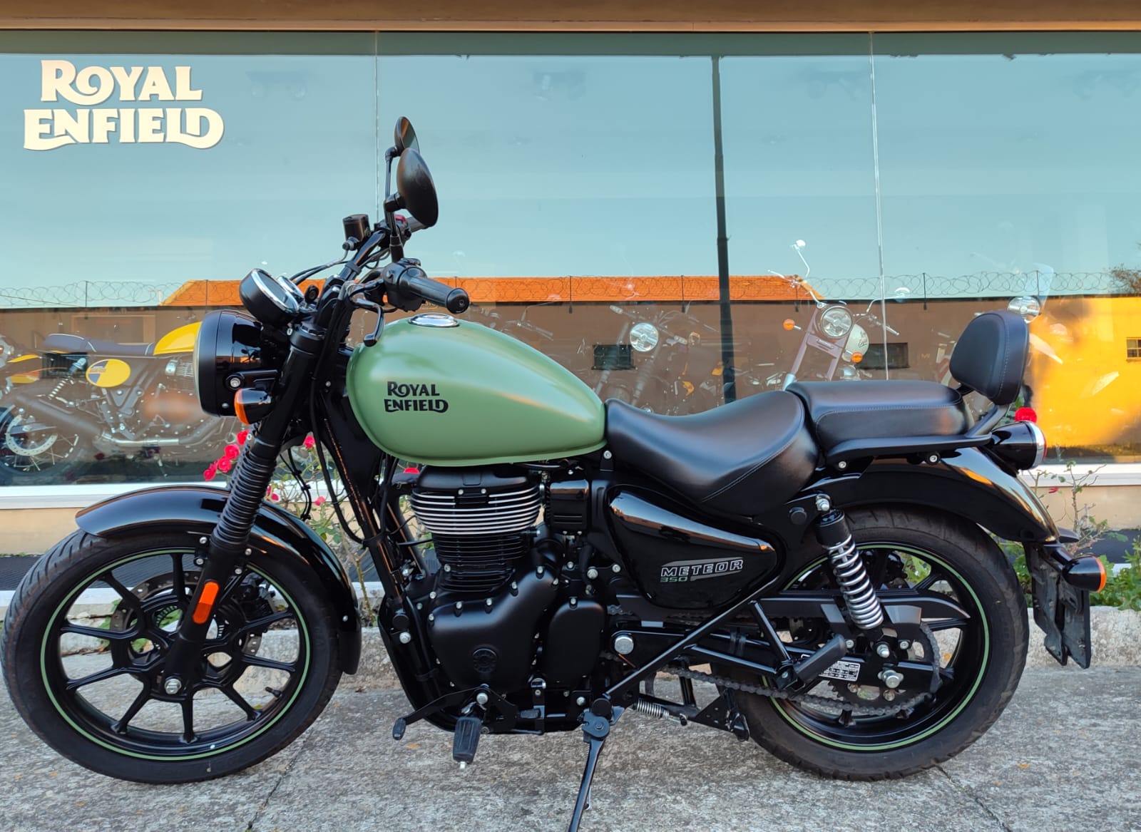 Royan Enfield Meteor 350 Fireball Matt Green Km 3650 - Pluriaccessoriata - garanzia Ufficiale - immagine 6